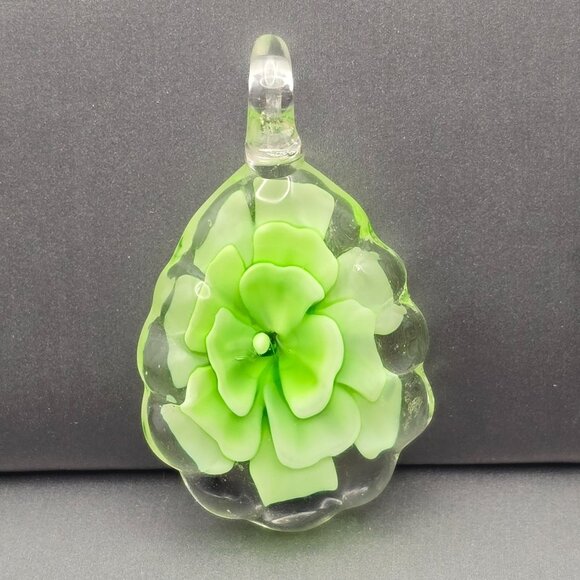 Artisan Glass Leaf Pendant 1.75x1.25" Green Floral Design Scalloped Edges - Picture 1 of 5